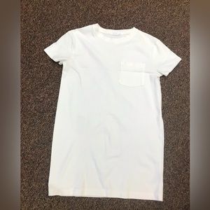 Gap size small white T-shirt dress in very good condition.